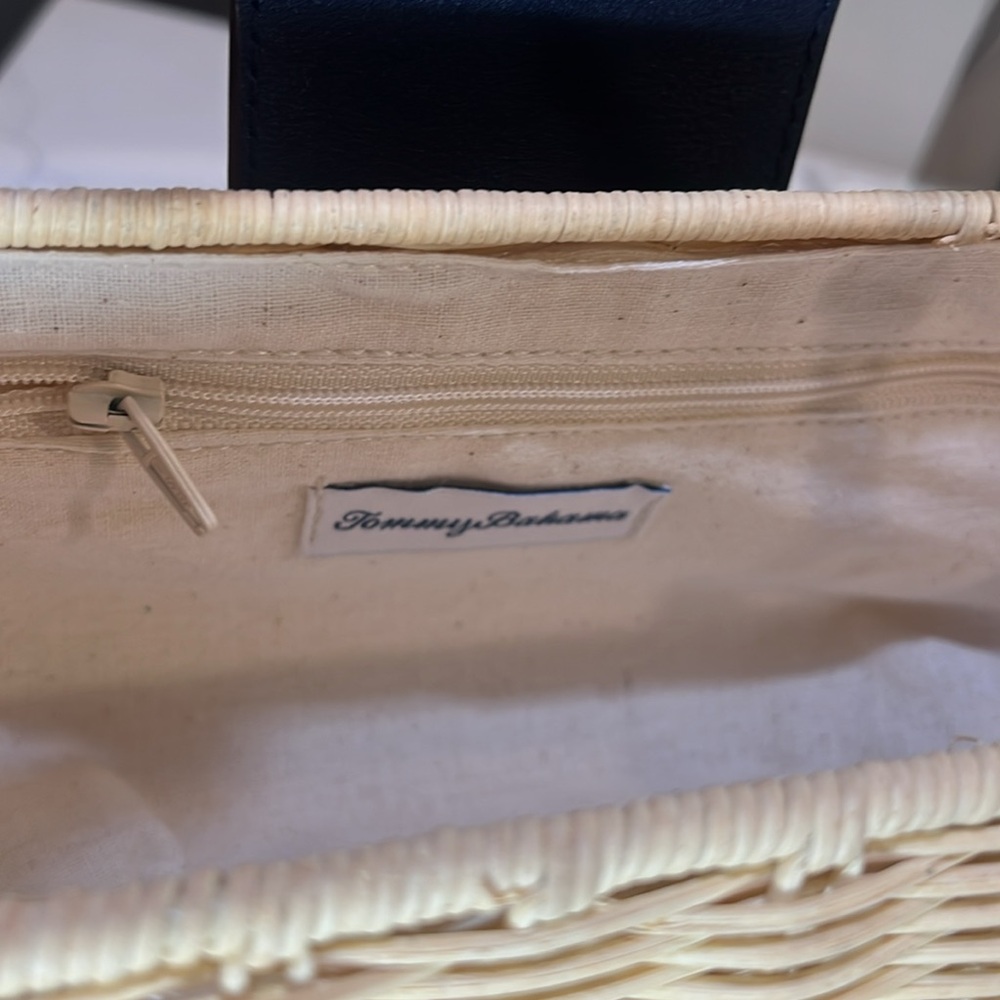 Tommy Bahama Woven Straw Shoulder Clutch Bag in Natural with Navy Trim - Picture 11 of 12